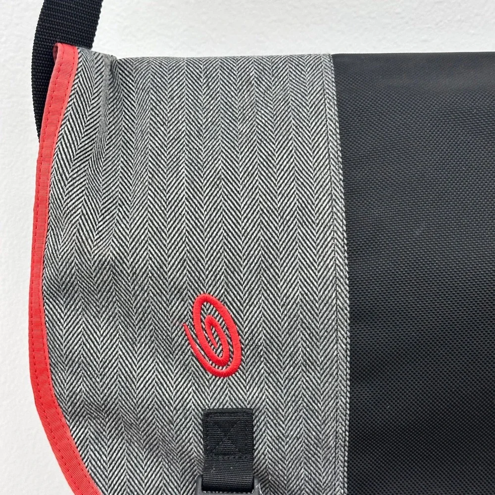 Timbuk2 Classic Messenger Bag Medium Black/Red Canvas Single Strap Herringbone‎